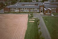 Lenzie Academy - geograph.org.uk - 882184.jpg
