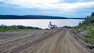 Liard-River-Ferry Fort Simpson