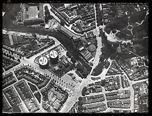 NIMH 2011-3625 luchtfoto van Leeuwarden, Friesland, Nederland, circa 1920-1940