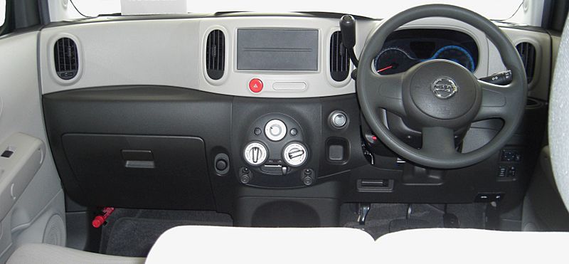 NISSAN cube Z12 interior