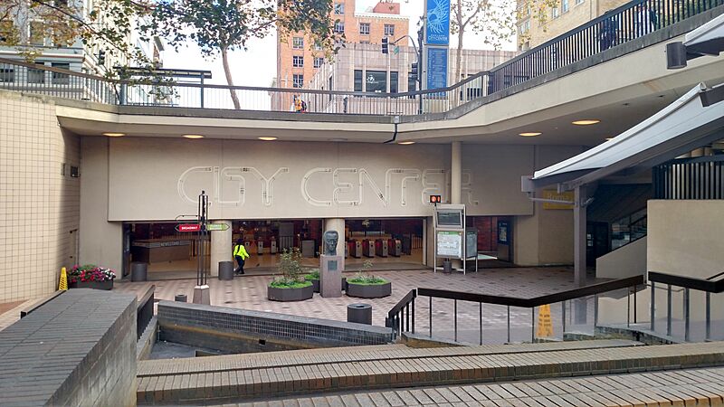 Oakland City Center entrance to 12th Street station, November 2017