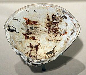 Periodo degli stati combattenti o dinastia han occidentale, conchiglie doipinte con scene di caccia e di uccisione, 300-100 ac ca. 02