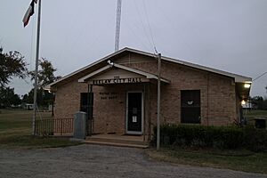 Reklaw, Texas City hall