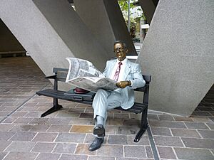 Seward Johnson - "Waiting"