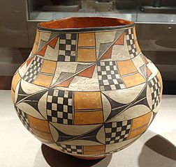 Water pot, Acoma Pueblo, c. 1889-1903, earthenware decorated with slip - De Young Museum - DSC00772