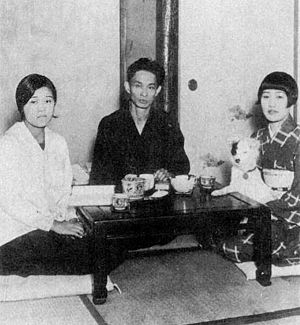 Yasunari Kawabata 1930+wife and sister