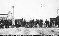 1917-Boys Race Start-Rstd