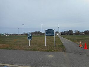 Brentwood State Park; No Pets and Other Rules