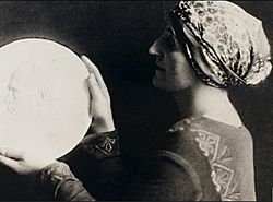 Dora Ohlfsen with Mussolini medallion, 1922 (2).jpg