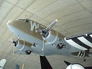 Douglas DC-3 (490307679)