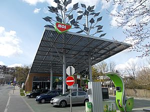 Eco MOL (solar powered) petrol station. - Budapest, XII. distr. Istenhegyi St., 55