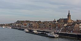 Nijmegen, stadszicht vanaf de spoorbrug foto5 2016-03-26 17.47