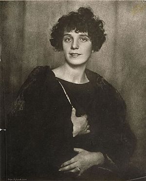 Nina Kandinsky 1924, by Hugo Erfurth