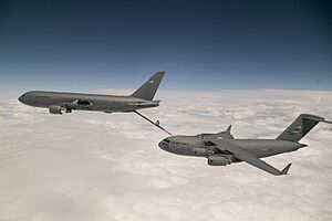 Pegasus refuels Globemaster (2)
