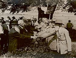 Reunion of Confederate and Federal veterans at Gettysburg.jpg