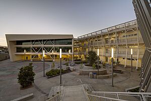 Santa Monica High School Science and Technology Building, Central Plaza