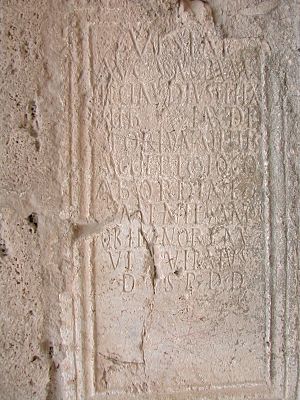 Sillar inscripcion romana iglesia La Guardia