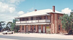 Wanbi Hotel 12 Mar 1972 (Cliff Olds NRM 21-241-a0595)
