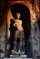 1993-1994-Giardino Giusti (Verona)-testo e photo Paolo Villa-nB08 Cortile-Statua di Apollo - scultura Arte Manierista - parete di rampicanti - Kodak EktachromeElite 100 5045 EB 100