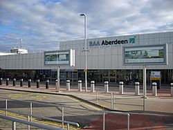 Aberdeen Airport terminal close up 23-03-11.JPG