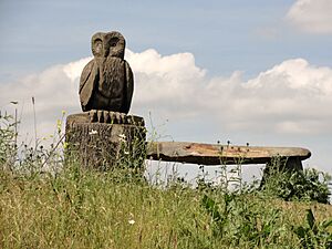 Bedfont Lakes Owl Bench