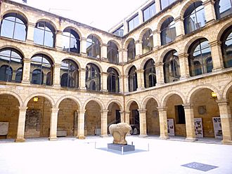 Bilbao - Museo Arqueológico, Etnográfico e Histórico Vasco (Claustro de los Santos Juanes) 1.jpg