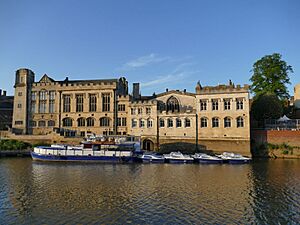 Boats outside the Guildhall (geograph 7493097).jpg