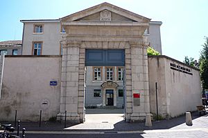 Entrée musée anchien évéché Grenoble