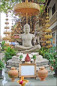 Jayavarman VII (Phnom Penh) (6998210229)