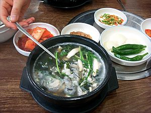Korean soup-Gulgukbap-01.jpg