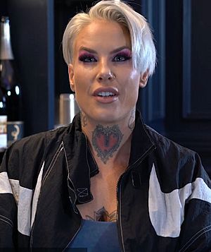 Meet Bareknuckle Fighter Bec Rawlings on OnlyFans Fighter MMA - YouTube - 0 35 (cropped).jpg