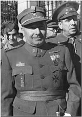 Ricardo Rada as commander of armored troops