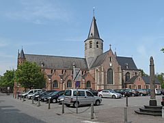 Stekene, de Heilige Kruiskerk oeg15459 foto4 2013-05-06 15.18