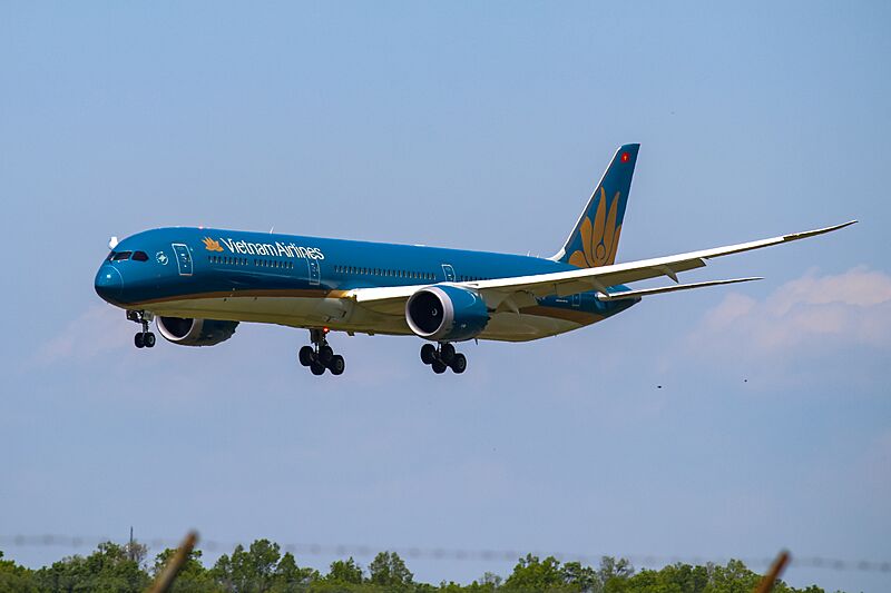 Vietnam Airlines Boeing 787-10 VN-A879