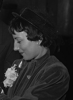 4.9.52. Natation. Mariage Simone Turck et Jo Bernardo (1952) - 53Fi6558 (Simone Turck)