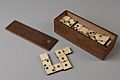Benen dominospel in houten doos, objectnr 77675