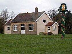 Burston Strike School - geograph.org.uk - 346587.jpg