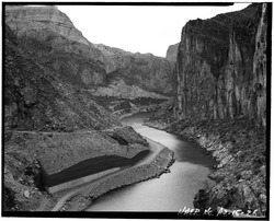 DOWNSTREAM VIEW OF THE SALT RIVER FROM ATOP HORSE MESA DAM - Horse Mesa Dam, Salt River, 65 miles East of Phoenix, Phoenix, Maricopa County, AZ HAER ARIZ,7-PHEN.V,3-26
