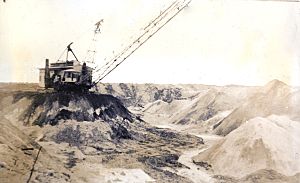 Dragline operating at Swift & Co. phosphate mine in Agricola