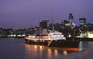 HMY Britannia in the Pool of London for the very last time, 11-97 - geograph.org.uk - 144476