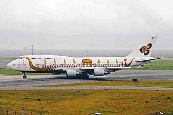 HS-TGO 3 B747-4D7 Thai Intl(Dragon Boat) KIX 12JUL01 (7058351623)