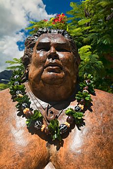 Israel "IZ" Kaʻanoʻi Kamakawiwoʻole bust