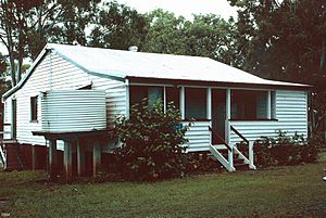Lamb Island Pioneer Hall (1994).jpg
