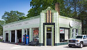 Mac's Super Service Station