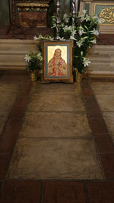 Mission San Carlos Borromeo de Carmelo (Carmel, CA) - basilica, interior, grave of Junipero Serra