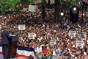 Photograph of President William J. Clinton Addressing the Citizens of Charleston, West Virginia - NARA - 2945739