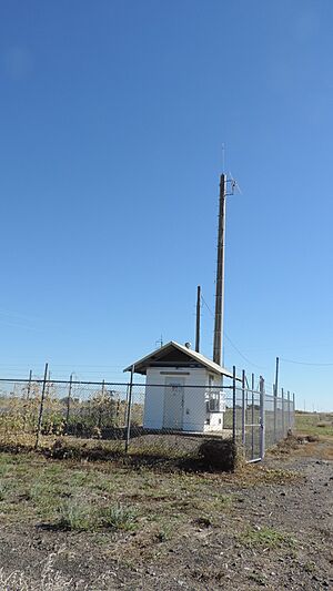 Shed (possibly telecommunications), Maxwelton, 2019