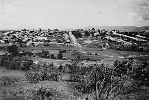 StateLibQld 1 126431 Looking towards Junction Park School, Greenslopes, Brisbane, ca. 1940