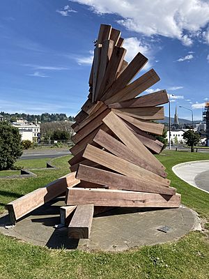The sculpture Toroa (1989) by Peter Nicholls as it appears in October 2020