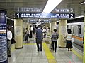 TokyoMetro-G09-Ginza-station-platform-2